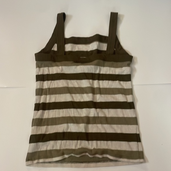 Small gap tank top - Picture 2 of 3